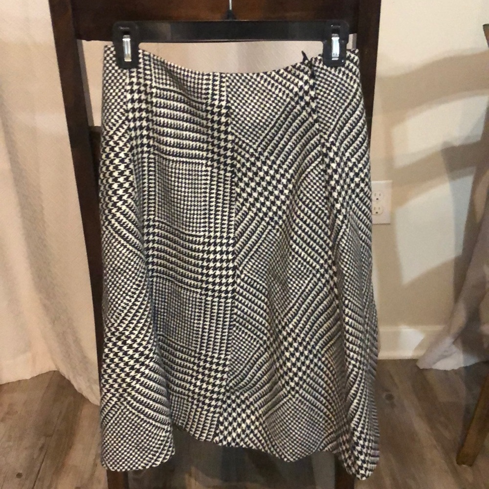 Brooks brothers skirt new with tags size 0. 100% wool. Dry clean only.